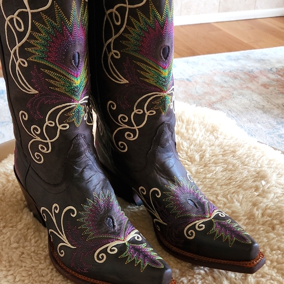 **HOST PICK!!**🎉🎉 Fabulous Tony Lama Peacock Feather Cowgirl  Boots 🦚 - Picture 2 of 16